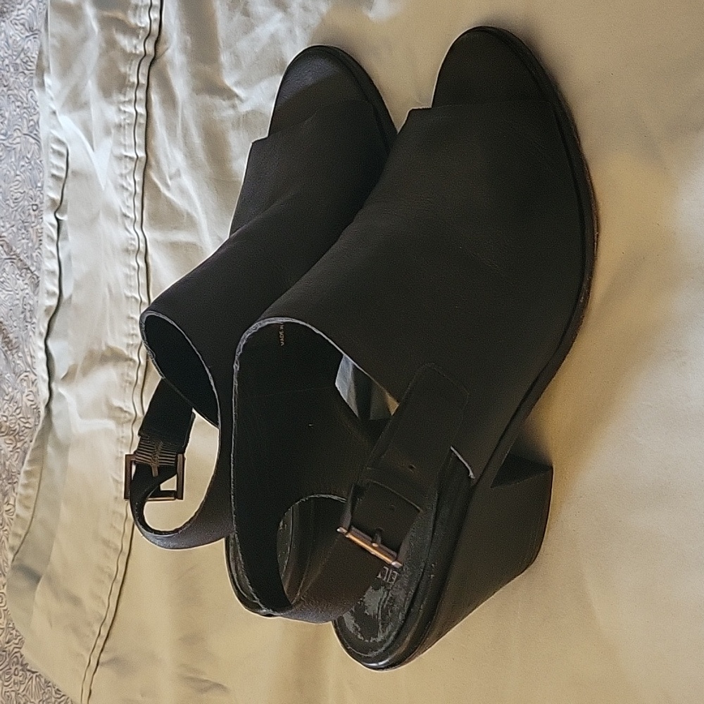 Eileen Fisher block sandles